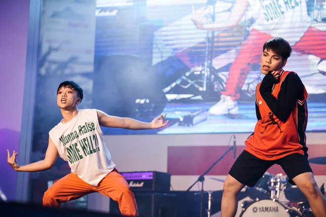 Người đồng tính rạng rỡ diễu hành trong Hanoi Pride 2018 ảnh 12