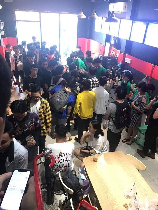 Pew Pew "debut" với vai trò ông chủ hàng bánh mì, dàn Hot Streamer nô nức đến ủng hộ ảnh 3