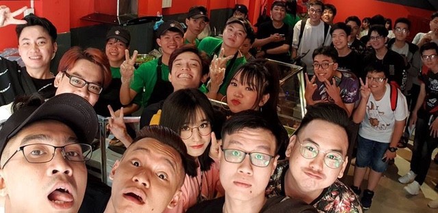 Pew Pew "debut" với vai trò ông chủ hàng bánh mì, dàn Hot Streamer nô nức đến ủng hộ ảnh 4