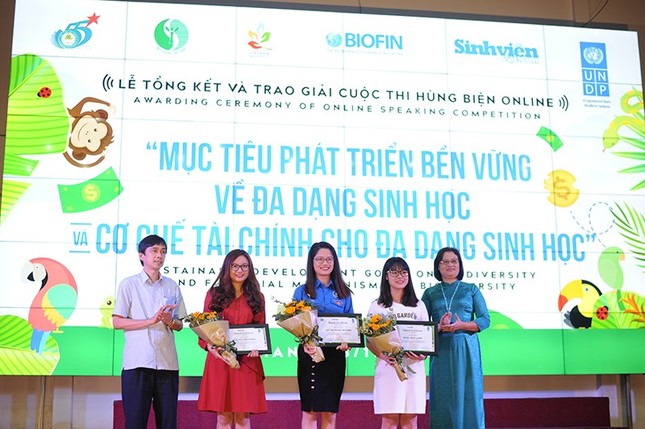 Trao giải cuộc thi "Hùng biện Online”: Nữ sinh viên giành chiến thắng áp đảo ảnh 1