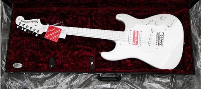 Nhìn giá cây guitar điện của Vương Nguyên (TFBOYS) mà fan sốc không nói nên lời! ảnh 1