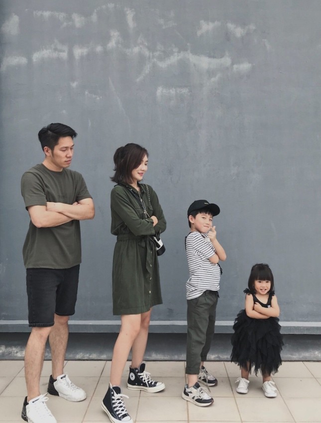 Gia đình "chất" khỏi bàn từ bố mẹ đến con cái, đi đến đâu cũng trở thành tâm điểm chú ý ảnh 4