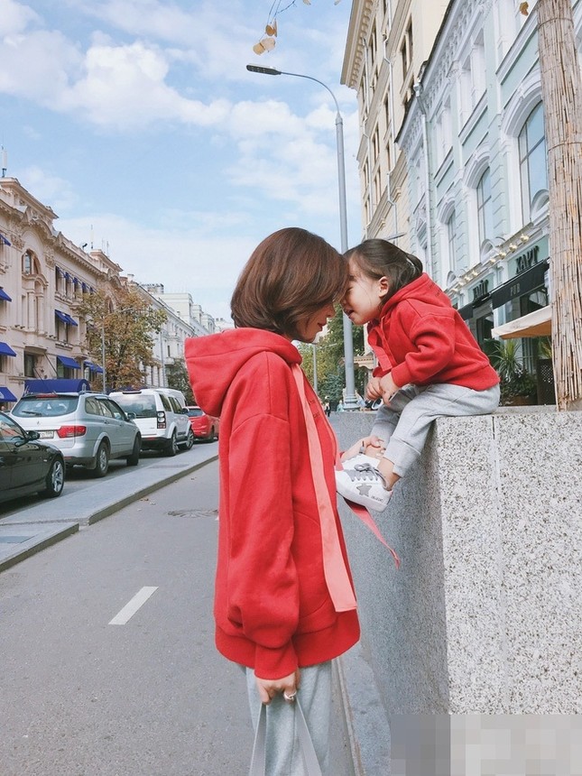 Gia đình "chất" khỏi bàn từ bố mẹ đến con cái, đi đến đâu cũng trở thành tâm điểm chú ý ảnh 12