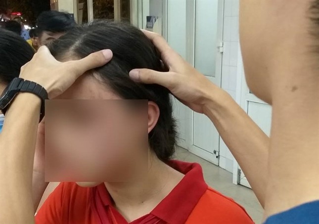 Mâu thuẫn trong chuyện giặt quần áo, nữ sinh lớp 9 bị mẹ kế đánh tới mức phải nhập viện ảnh 1