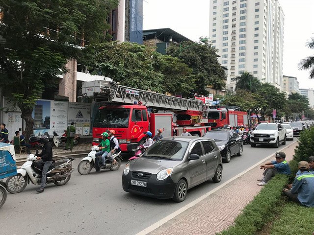 Hà Nội: Cháy công trình cao ốc đang xây, công nhân hoảng hốt bỏ chạy ảnh 5