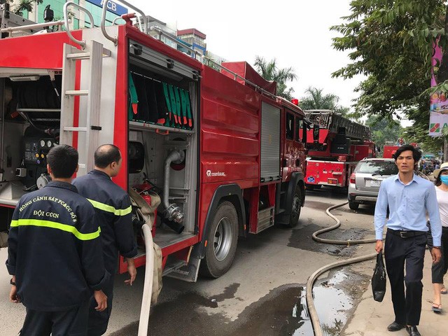 Hà Nội: Cháy công trình cao ốc đang xây, công nhân hoảng hốt bỏ chạy ảnh 4