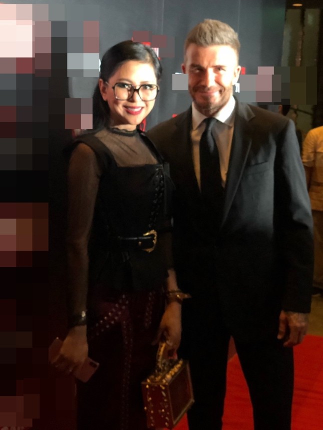 Em chồng Hà Tăng - Thảo Tiên cùng mẹ gặp lại David Beckham tại Singapore ảnh 4