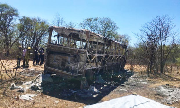 Nổ xe buýt ở Zimbabwe, ít nhất 42 người thiệt mạng ảnh 1