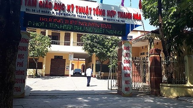 Vụ đuổi học 7 học sinh nói xấu giáo viên: Hiệu trưởng xin rút kinh nghiệm ảnh 1