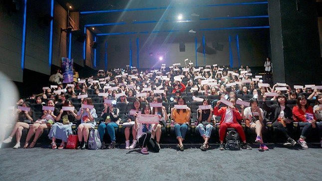 "Burn The Stage: The Movie" và những cảm xúc “buồn, vui, thương lẫn lộn” của ARMY ảnh 8