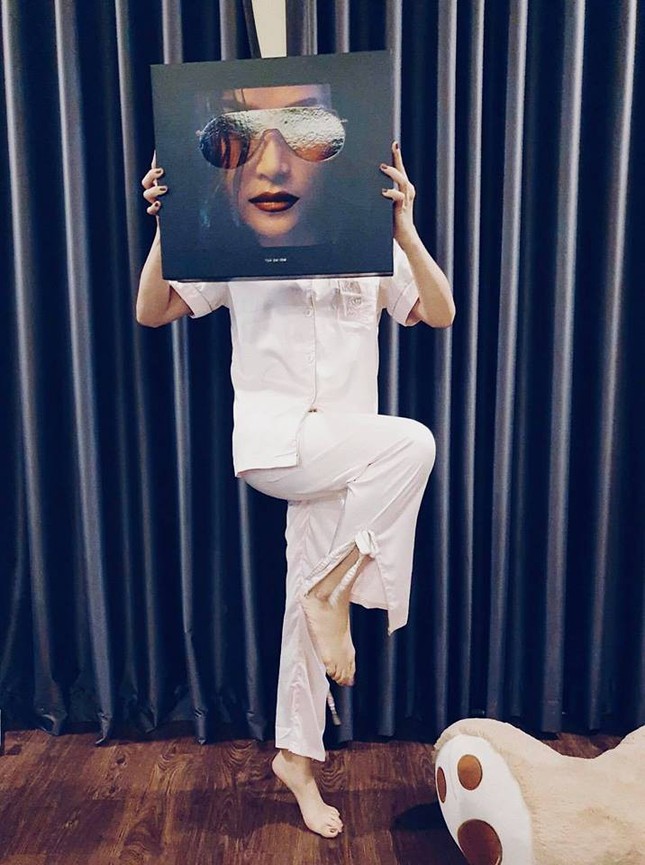 Bất ngờ với kích thức "khủng" của chiếc album có giá tới 2 triệu của Đông Nhi ảnh 1