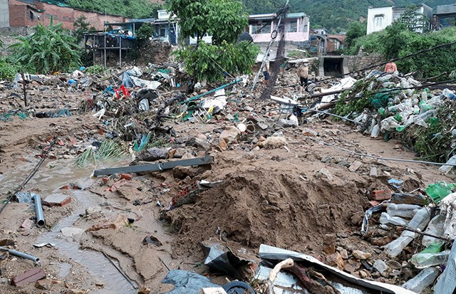Hiện trường lũ cuốn, sạt lở làm 10 người tử vong ở Nha Trang ảnh 2