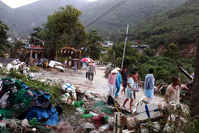 Hiện trường lũ cuốn, sạt lở làm 10 người tử vong ở Nha Trang ảnh 4