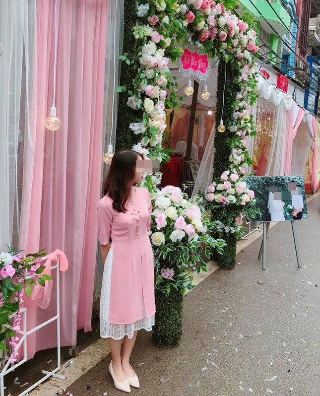 Cô gái váy áo lồng lộn đi đám cưới nhưng sự cố bất ngờ khiến quan viên hai họ "cười lăn" ảnh 4