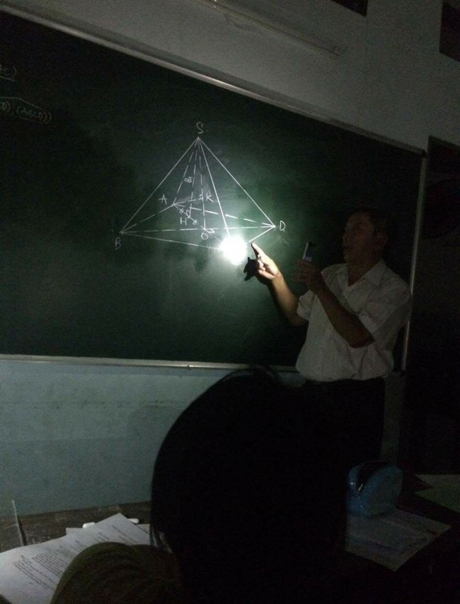 Hình ảnh đáng yêu và cực có tâm của thầy cô dành cho học trò khiến teen nhớ mãi không quên ảnh 6