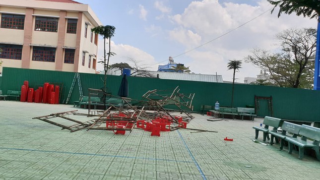 TP.HCM: Sập giàn giáo khi đang làm lễ 20/11, 15 học sinh bị thương ảnh 1