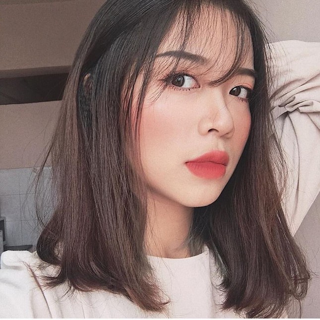 Học ngay những cách trang điểm siêu bắt mắt từ hot Instagram xinh đẹp Hoa Trang ảnh 4