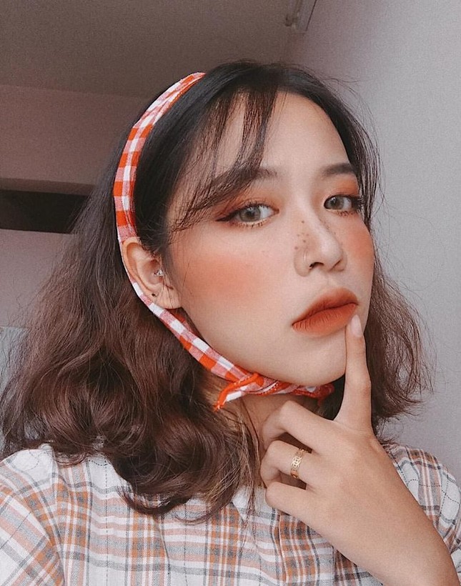 Học ngay những cách trang điểm siêu bắt mắt từ hot Instagram xinh đẹp Hoa Trang ảnh 7