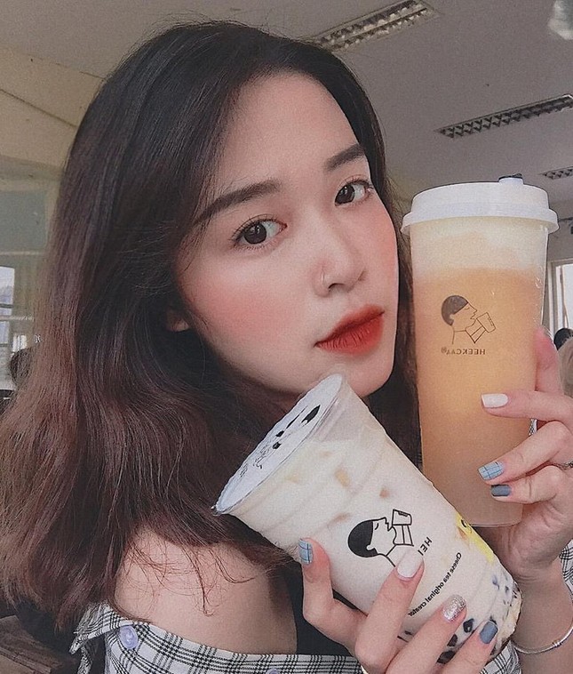 Học ngay những cách trang điểm siêu bắt mắt từ hot Instagram xinh đẹp Hoa Trang ảnh 2