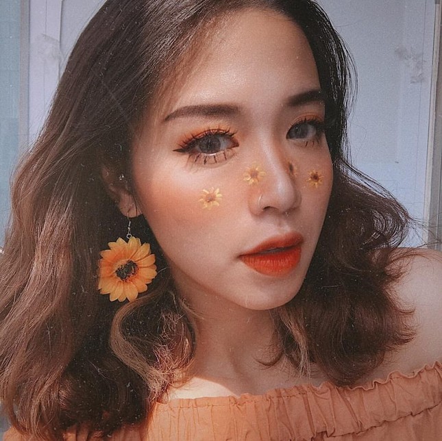 Học ngay những cách trang điểm siêu bắt mắt từ hot Instagram xinh đẹp Hoa Trang ảnh 5