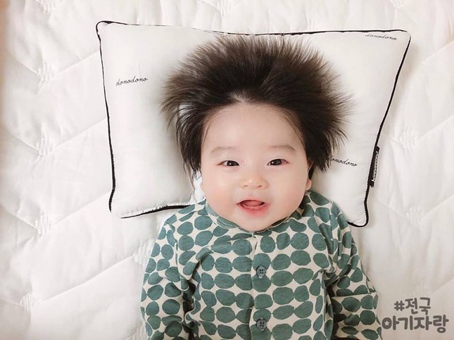 Cậu bé Hàn Quốc "đốn tim" dân mạng vì mái tóc chôm chôm quá đáng yêu ảnh 7