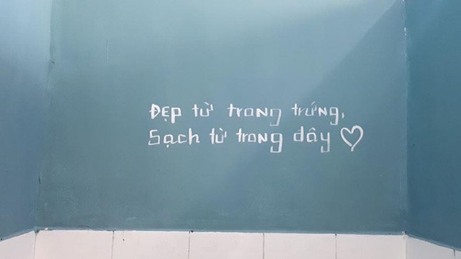 Lời bài hát của Chi Pu trở thành "tôn chỉ" trong... nhà vệ sinh của quán café ảnh 2