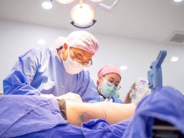 Trai Hàn Quốc, Thái Lan rộ mốt "tạc cơ bụng" để có thân hình 6 múi ảnh 1