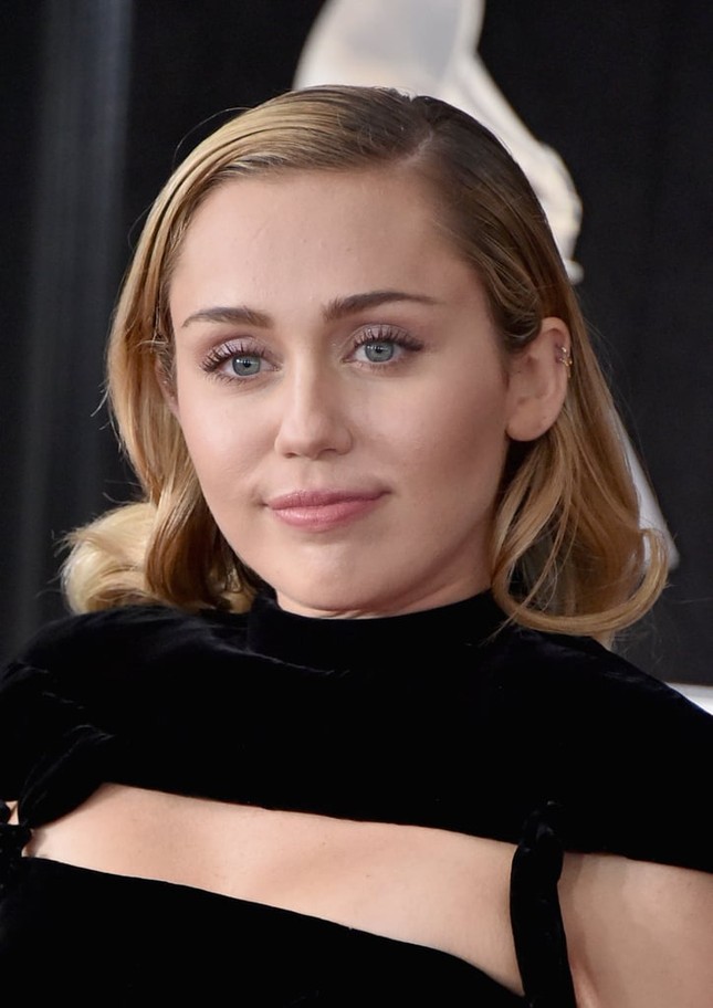Kể cả khi không bị hack Instagram, ông chủ D&G vẫn “khẩu nghiệp”, miệt thị cả Selena Gomez và Miley Cyrus ảnh 2