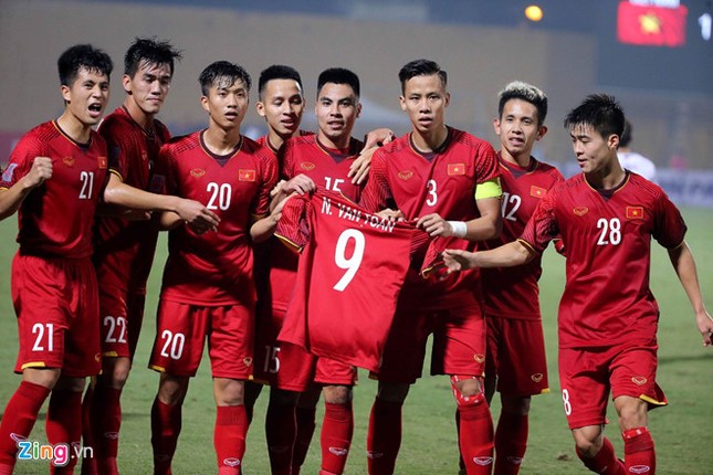 Bầu Đức xin đưa Văn Toàn sang Hàn Quốc điều trị chấn thương ảnh 1