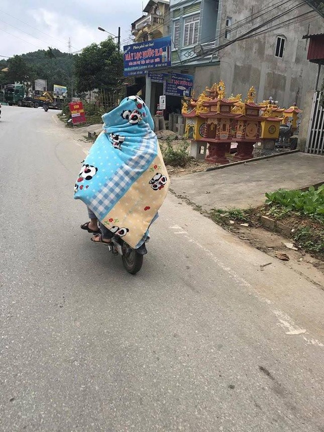 "Cười té ghế" với chùm ảnh "vì một con đường đến trường không còn giá rét" ảnh 9