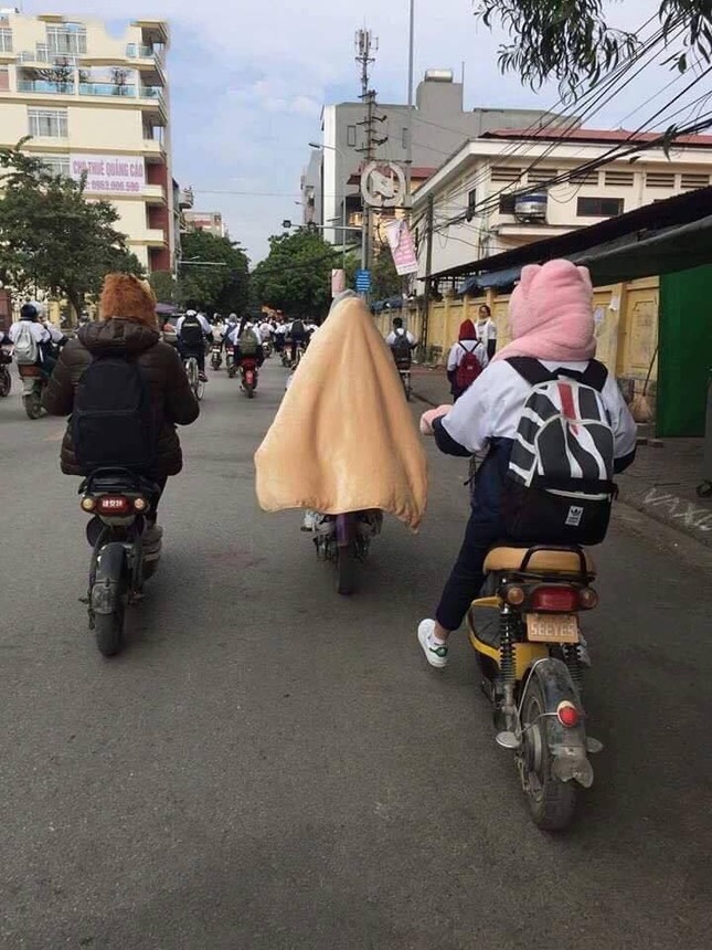 "Cười té ghế" với chùm ảnh "vì một con đường đến trường không còn giá rét" ảnh 8