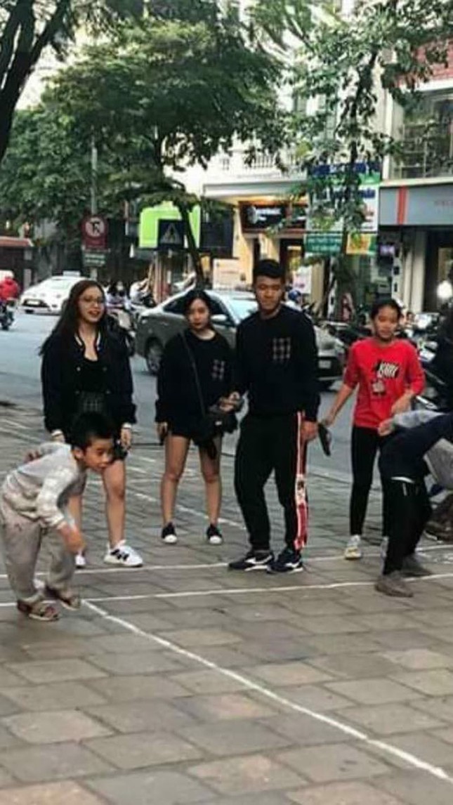 Lộ thêm bằng chứng Đức Chinh đã là "hoa có chủ", nhan sắc của cô gái khiến nhiều người ghen tỵ ảnh 1