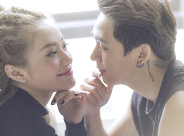 Nữ ca sĩ MiA bất ngờ âm thầm tổ chức lễ đám hỏi với vị hôn phu nhỏ tuổi hơn ảnh 5