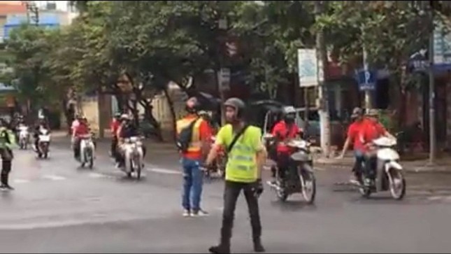 Công an truy tìm nhóm phượt thủ chặn đường để đoàn xe của mình qua ngã tư như xe ưu tiên ảnh 3