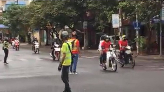 Công an truy tìm nhóm phượt thủ chặn đường để đoàn xe của mình qua ngã tư như xe ưu tiên ảnh 5