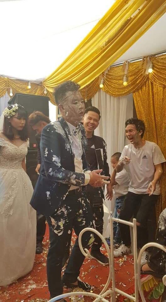 Đây là một trong những lí do vì sao không nên mời hội bạn thân "lầy lội" đi dự đám cưới! ảnh 3