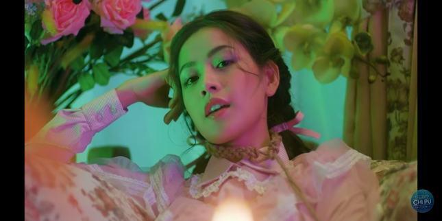Cư dân mạng phản ứng trái chiều khi Chi Pu hóa "gái hư" trong MV comeback ảnh 3