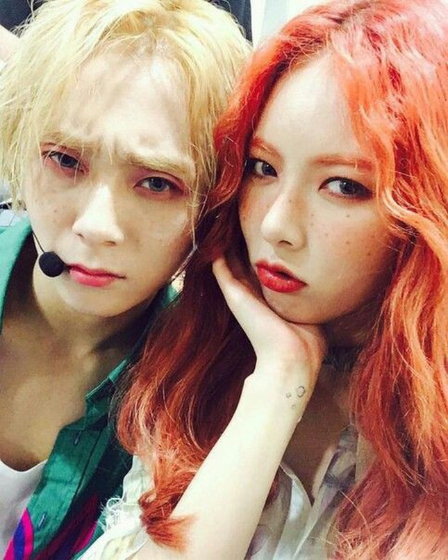 Cư dân mạng "sâu răng" với màn "thả thính" đầy "mật ngọt" của E'Dawn và HyunA ảnh 2