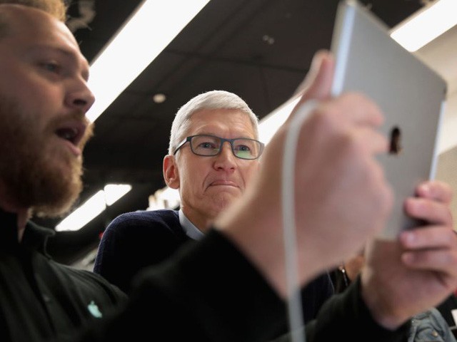 Là CEO công ty giá trị nhất thế giới, Tim Cook vẫn mua... đồ giảm giá ảnh 3