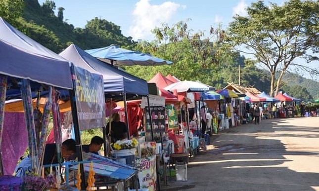Hang động đội bóng thiếu niên Thái Lan bị mắc kẹt bất ngờ trở thành địa điểm du lịch nổi tiếng ảnh 2