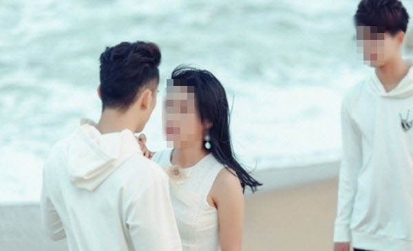 Crush và bạn thân thành đôi, cô gái chỉ còn biết than trời: "Trai đẹp đã ít sao còn yêu nhau" ảnh 1