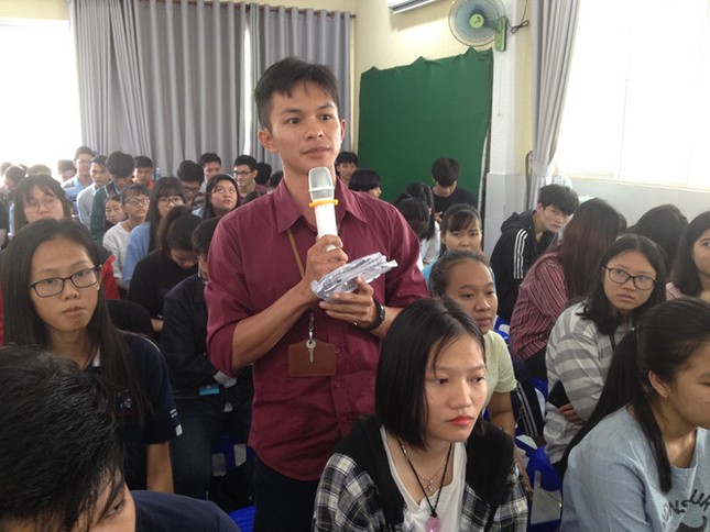 Sinh viên lên tiếng việc thang máy rung lắc, ký túc xá thấm dột, hư hỏng ảnh 3