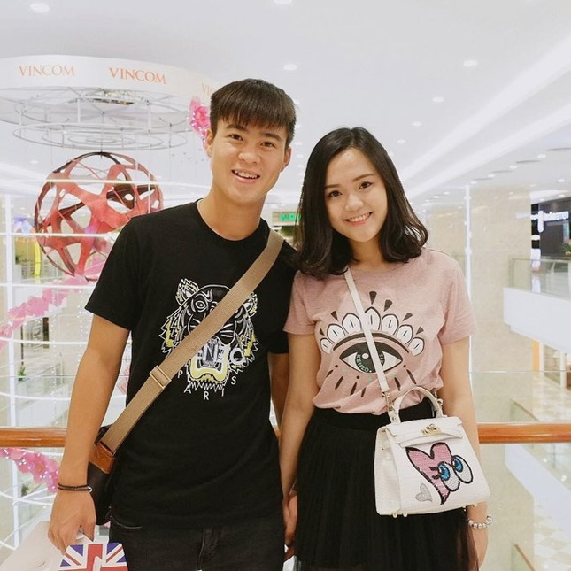 Bạn gái Duy Mạnh dậy từ 6h sáng, mua đủ thịt, cá chuẩn bị cho người yêu lên đường thi đấu ảnh 3