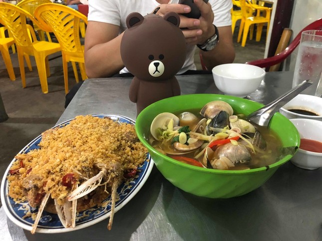 Không cần người yêu, cô gái “hẹn hò” với thú bông, cùng check-in muôn nơi ảnh 14