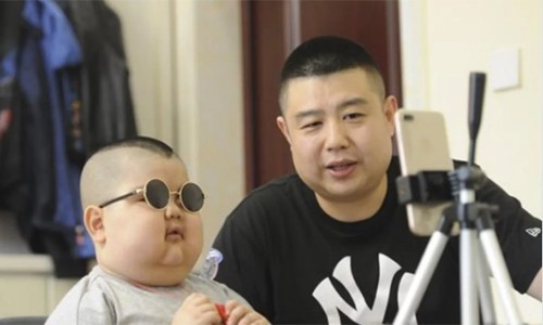 Cậu bé mũm mĩm, đáng yêu gây sốt MXH nhưng khi biết câu chuyện về bé ai cũng rơi nước mắt ảnh 2