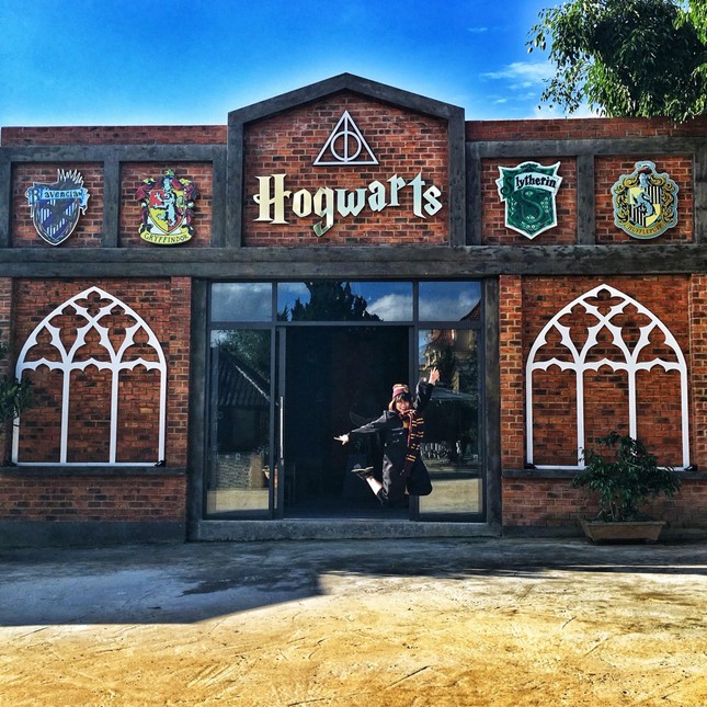 Tìm đâu xa, ngay tại Việt Nam cũng có hẳn hai trường Hogwarts thu nhỏ siêu “bí hiểm” ảnh 10