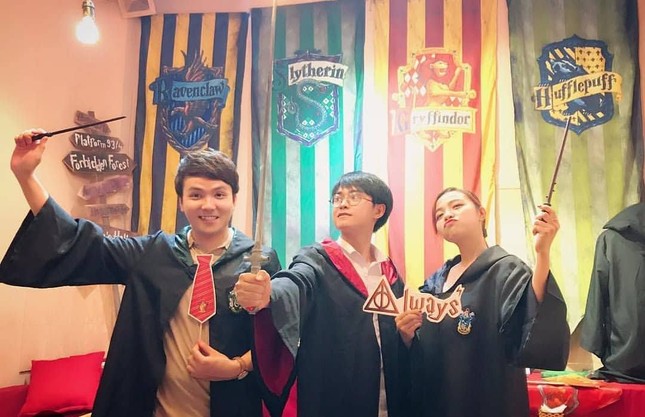 Tìm đâu xa, ngay tại Việt Nam cũng có hẳn hai trường Hogwarts thu nhỏ siêu “bí hiểm” ảnh 8