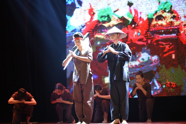 Choáng ngợp với muôn màu tài năng rực rỡ của Amsers tại Chung kết "Ams' Got Talent XI" ảnh 2