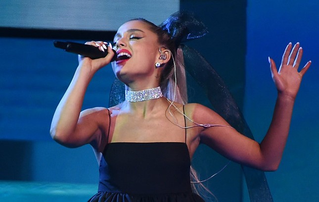 "Thank You, Next" giúp Ariana Grande vượt xa kỷ lục của BTS ảnh 2