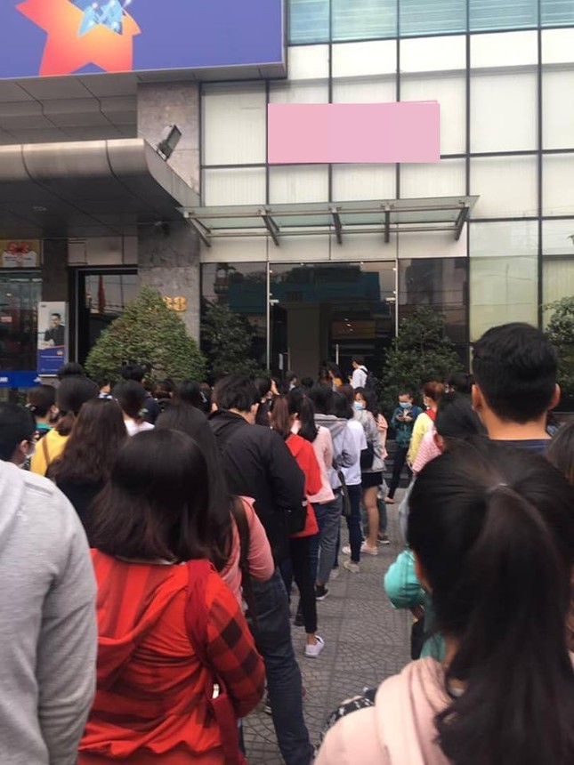 Cấu trúc đề thi TOEIC thay đổi, sinh viên Sài Gòn thức trắng đêm đăng ký dự thi ảnh 4